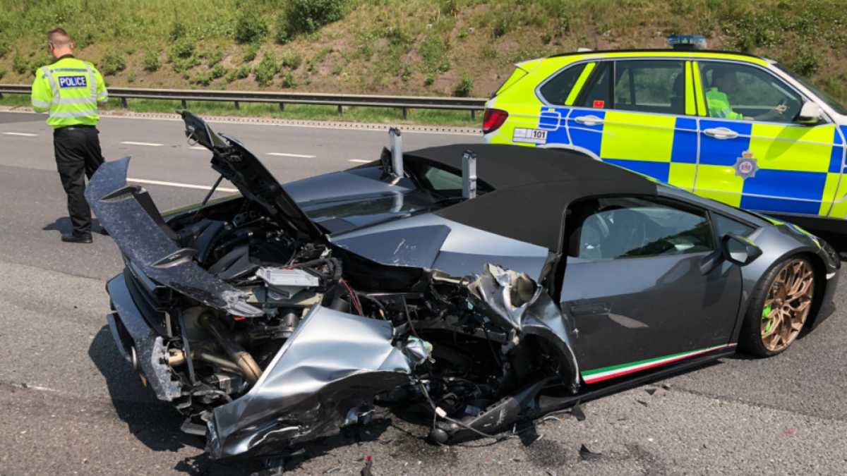 Se compra un Lamborghini y tiene un accidente 20 minutos después de salir del concesionario