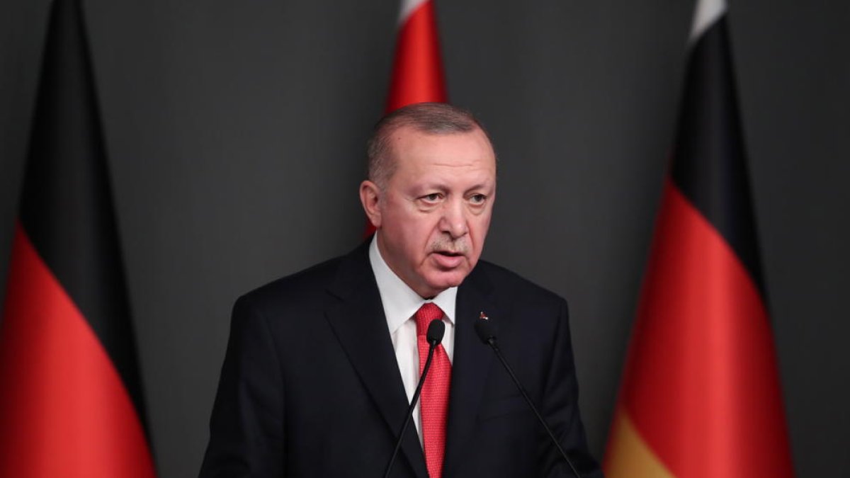 Turquia allibera mafiosos per coronavirus però deixa a periodistes entre reixes