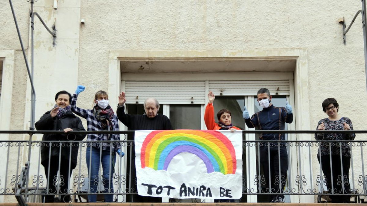 Llaman a «llenar los balcones» de pancartas en defensa de la sanidad pública y contra los recortes