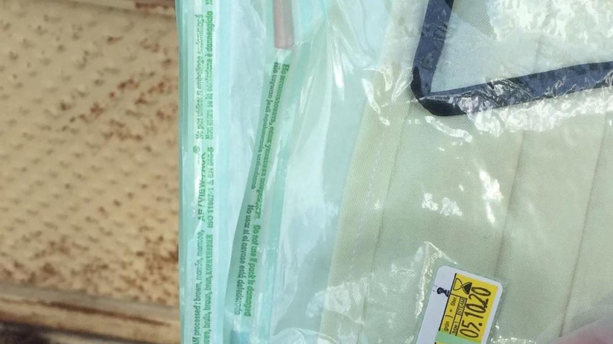 L'ajuntament de Sant Jaume dels Domenys reparteix mascaretes a les 1.700 cases del municipi