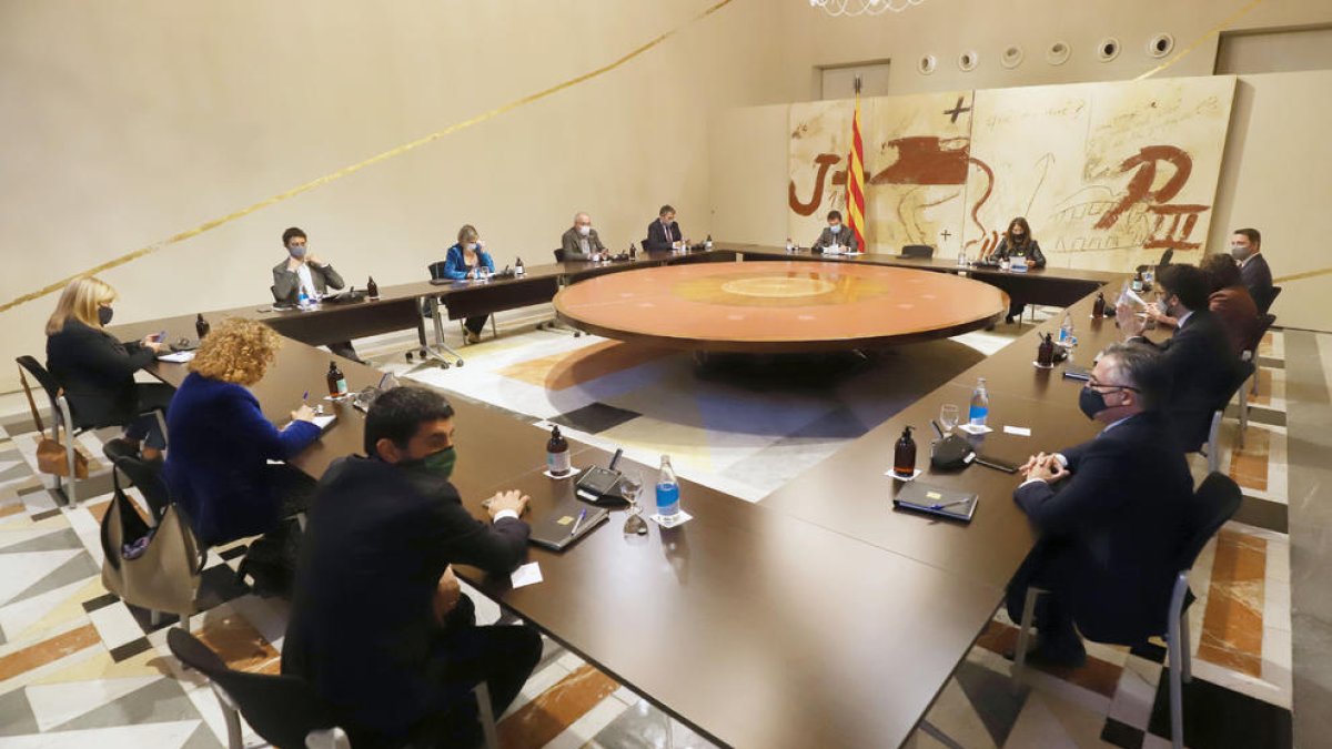 El Gobierno de Cataluña acuerda pedir el estado de alarma para poder aplicar el toque de queda