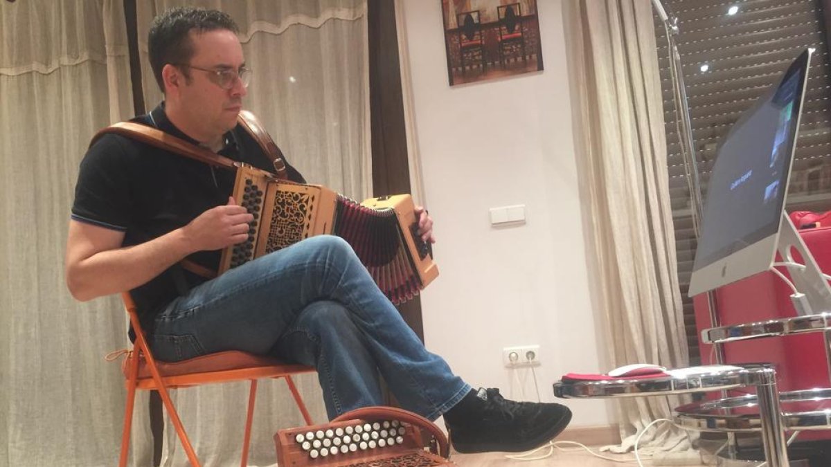 Guillem Anguera: «Hacer música online puede ser una opción para salir adelante en este tiempo»