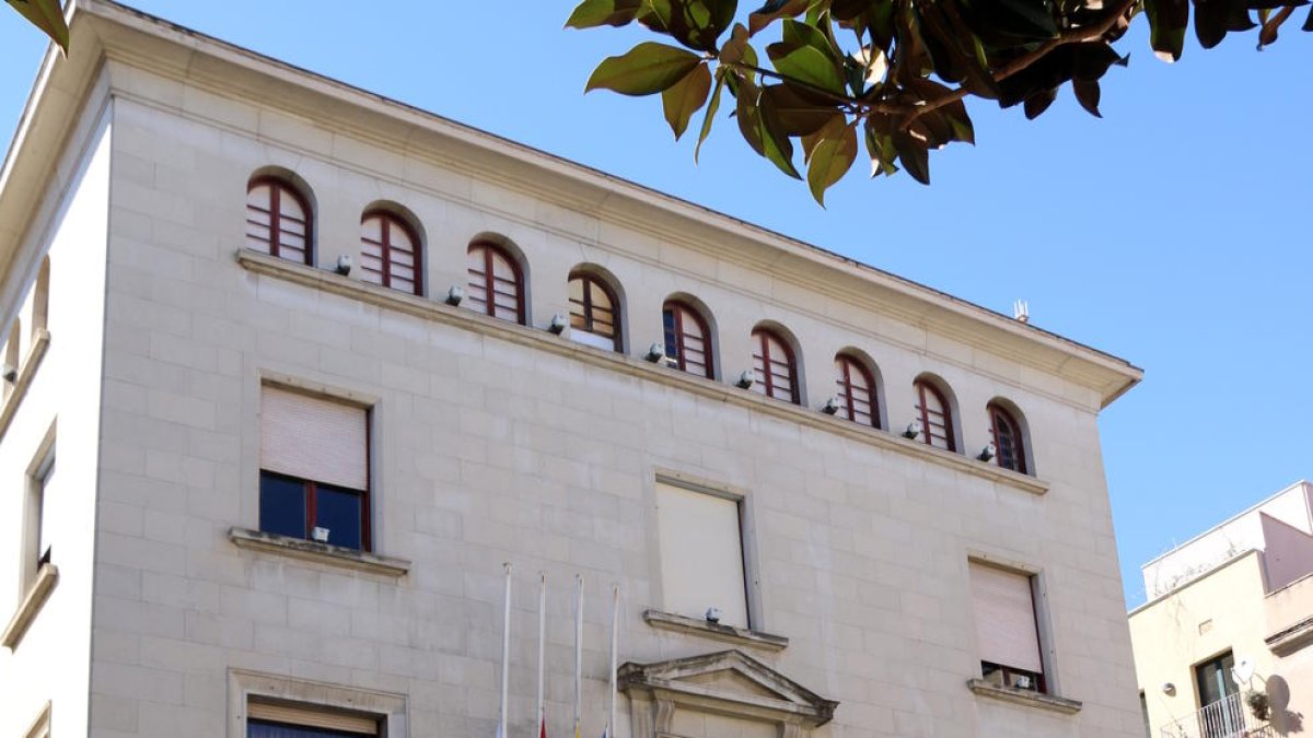 Figueres suspèn les activitats culturals durant quinze dies i tanca els parcs i els equipaments esportius