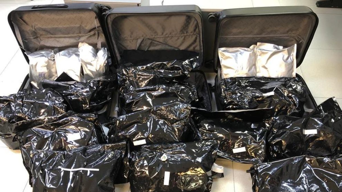 Detenen dos homes al districte barceloní de Sant Martí per transportar 16 quilos de marihuana i 7 grams de cocaïna
