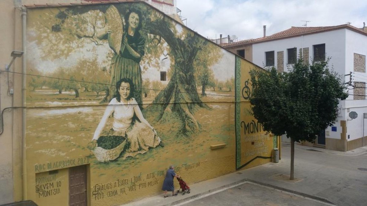 El artista Roc Blackblock dedica un mural a la defensa de los olivos y la mujer campesina