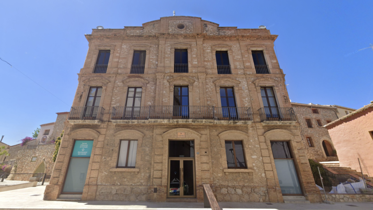 Investigan el Ayuntamiento de Calafell por|para presuntas irregularidades en la concesión de ayudas sociales