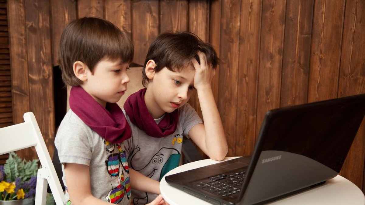 Els pedagogs consideren més important pels nens l'acompanyament emocional que no pas l'acadèmic