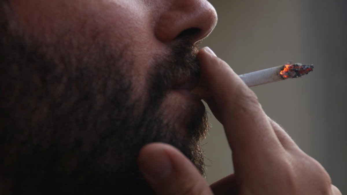 La OMS alerta que los fumadores son más susceptibles de sufrir una infección grave de covid-19