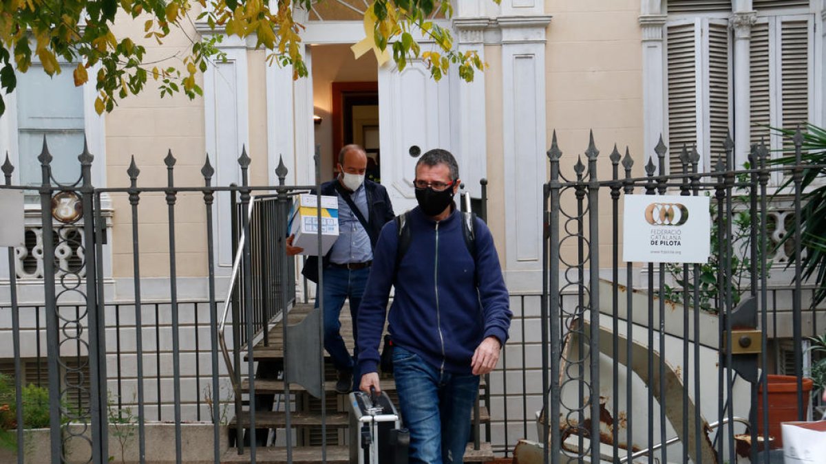 La Guàrdia Civil fa 31 registres i 21 detencions en l'operació 'Volhov' contra empresaris independentistes