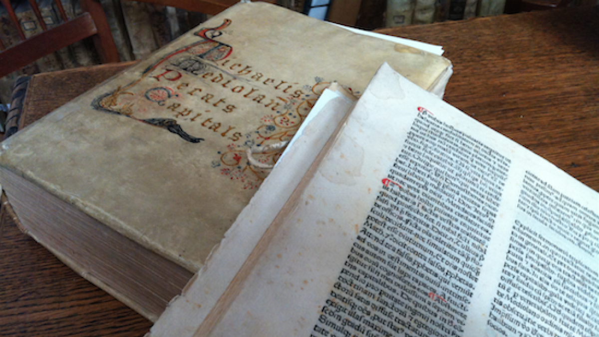 Tesoros antiguos hechos con tinta y papel