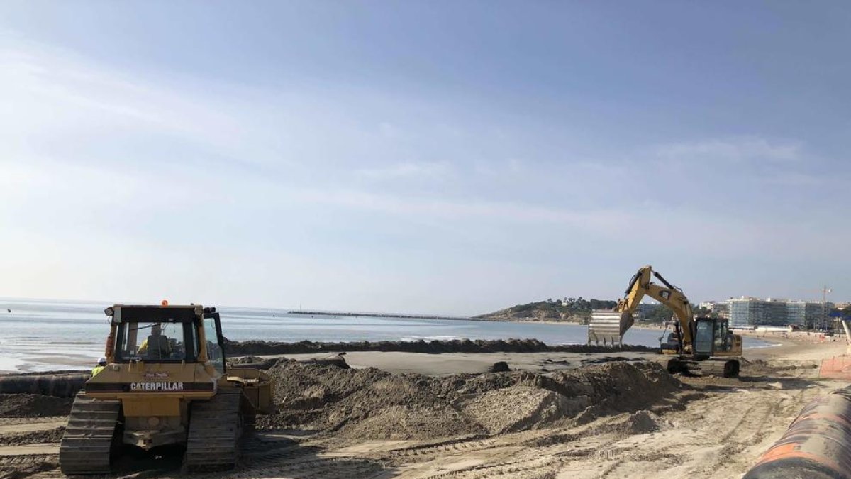 El Puerto de Tarragona empieza los trabajos de restauración de la playa de la Pineda