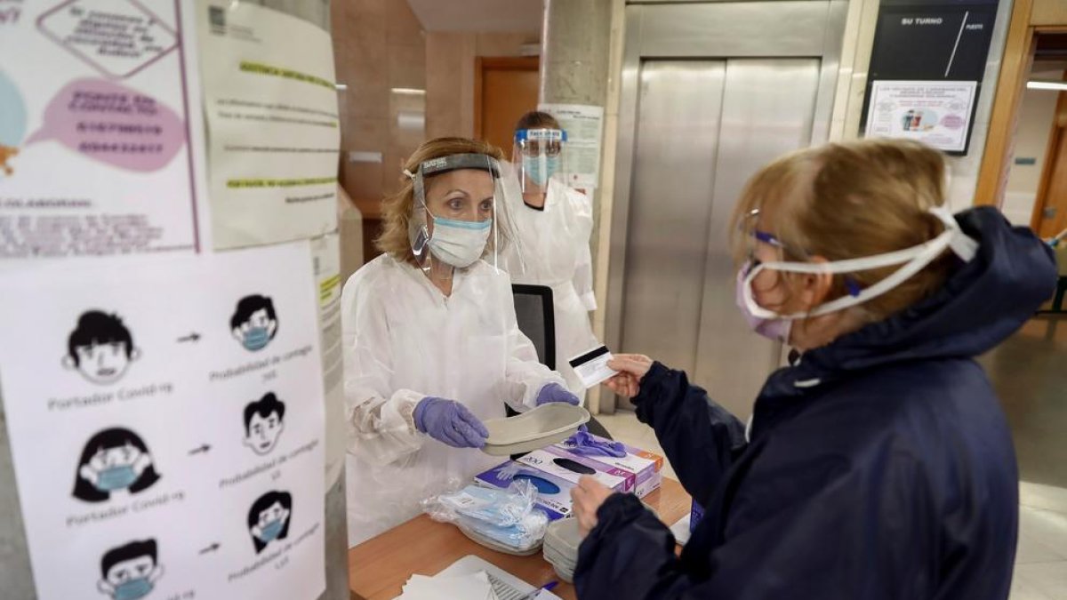 Els morts diaris per coronavirus pugen lleugerament fins als 378
