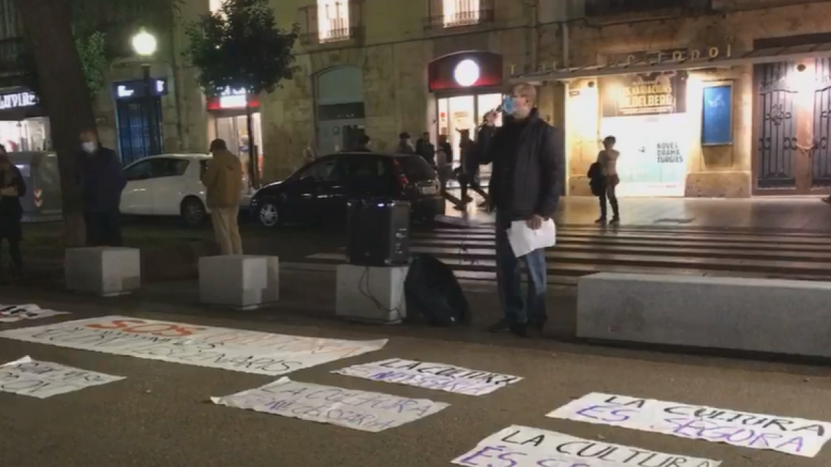 La cultura es reivindica a la Rambla Nova