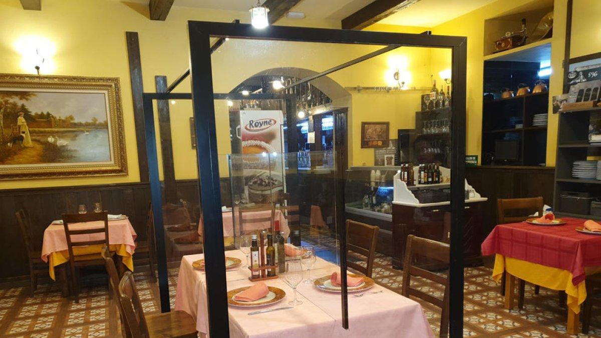 Mampares, menys públic o control de temperatura: l'oci prepara el retorn