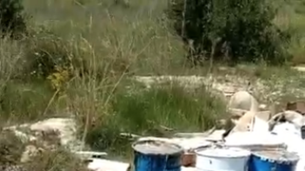 El Ayuntamiento de Tarragona investiga un vertido de productos químicos en un descampado