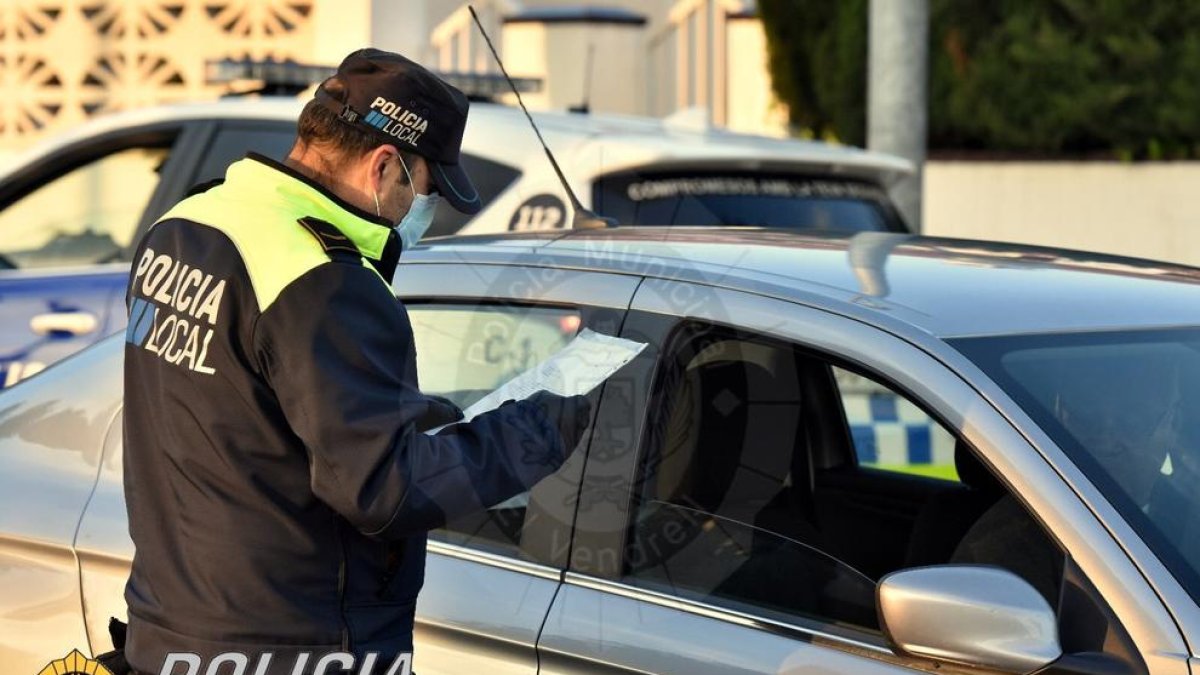 Detienen a un hombre en el Vendrell por escupir e intentar agredir a la policía
