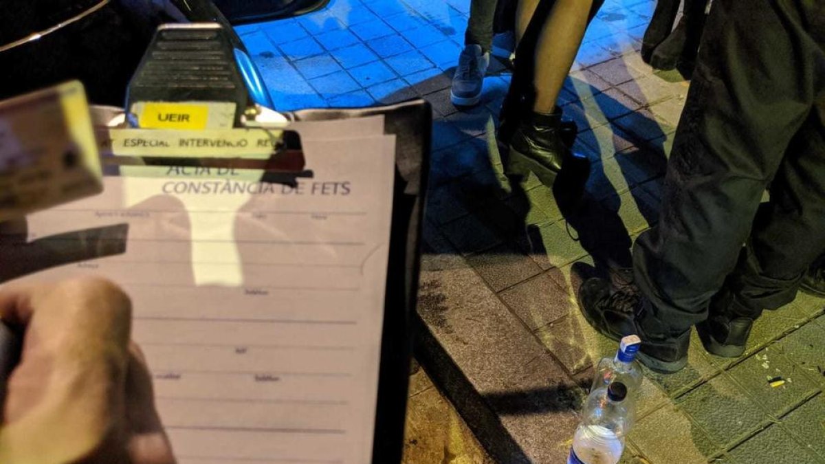 Agrede a un agente de la Guardia Urbana de Reus después de pararlo por no llevar mascarilla