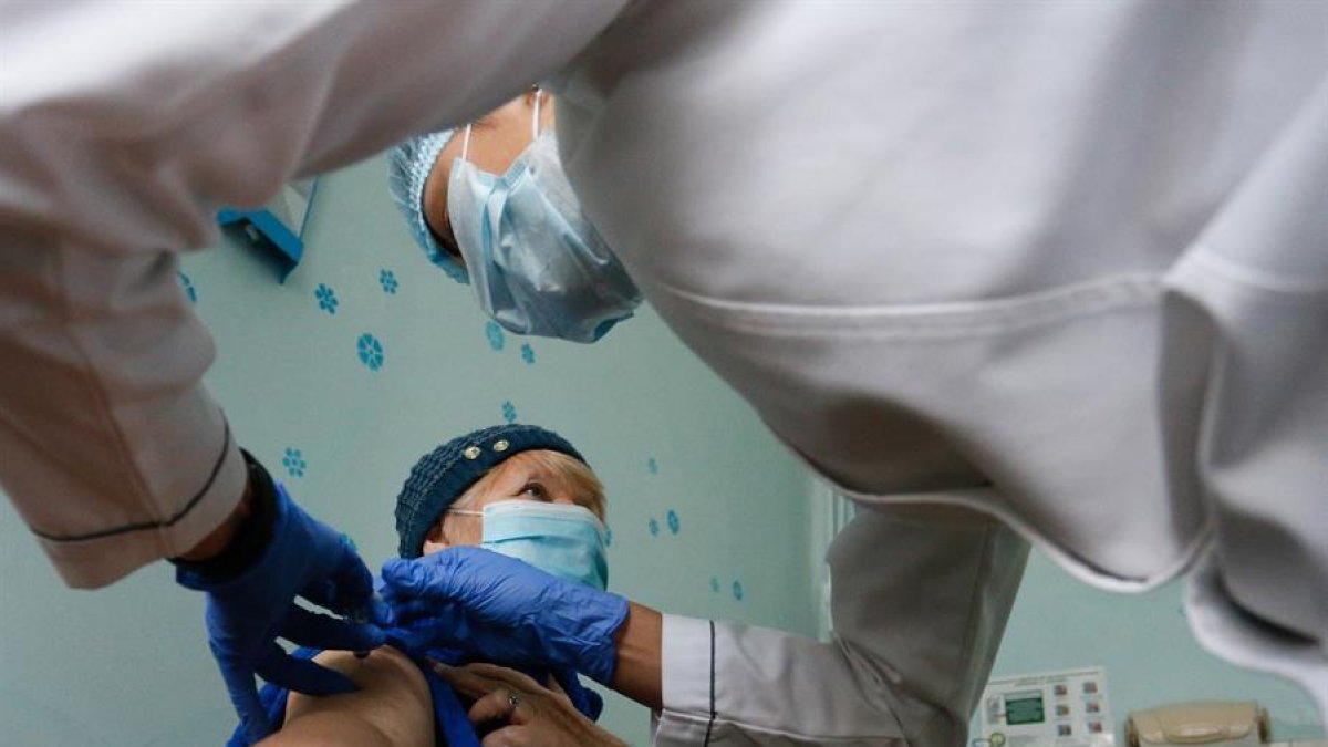 Sanidad alerta de los riesgos de cantar y gritar en la trasmissió del coronavirus