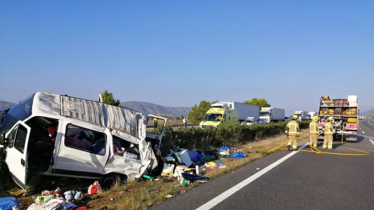 Un ferit lleu en una sortida de via d'una furgoneta a l'AP-7 a Ulldecona