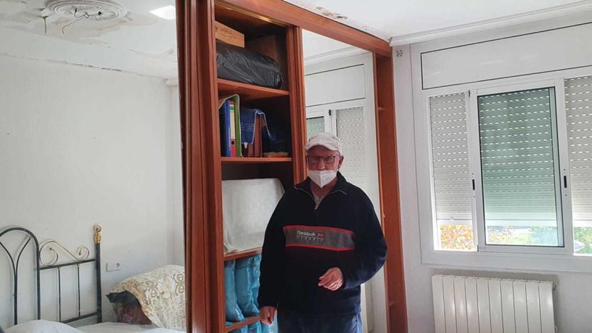 Llevan|Traen siete meses fuera de casa porque la aseguradora no los paga los daños ocasionados por un aguacero