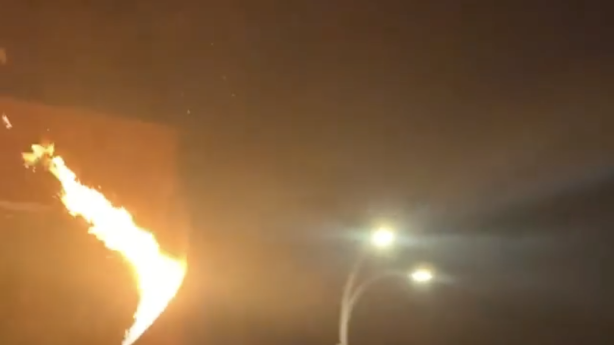 Detenido un rapero en Nueva York por subir sobre un autobús con un lanzallamas