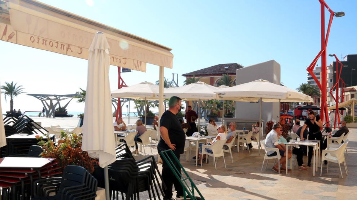 Confusión a la restauración: el último plan|plano del Gobierno sólo permite servir cenas a partir de las seis de la tarde
