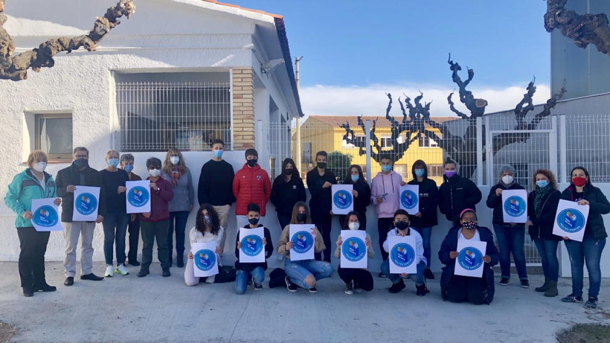 Jóvenes del Instituto de Roda de Berà visitan el Punto de Distribución de Alimentos