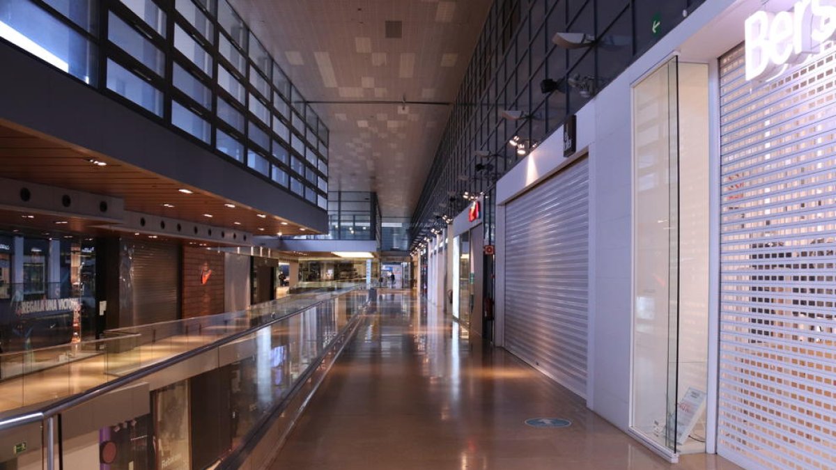 tiendas, centro comercial, L'Illa Diagonal, restricciones