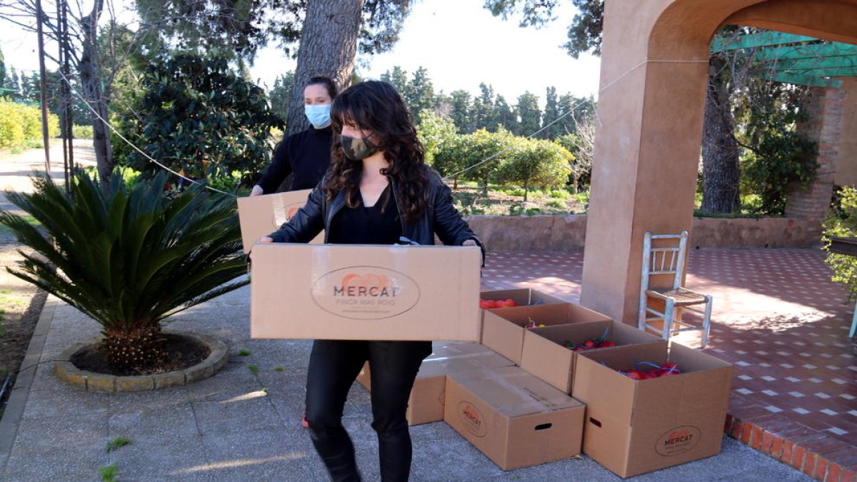 Reinventarse en tiempo de covid: de cocinar producto ebrense a llevarlo a las casas de todo el país