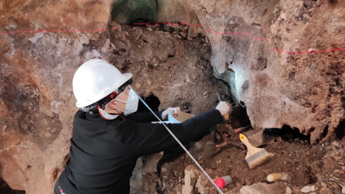 EL IPHES-CERCA registra los restos humanos de la Cueva de los Xaragalls de Vimbodí y Poblet