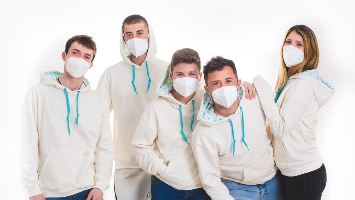 Dissenyen una dessuadora amb una tecnologia que «neutralitza» la covid en menys d'un minut