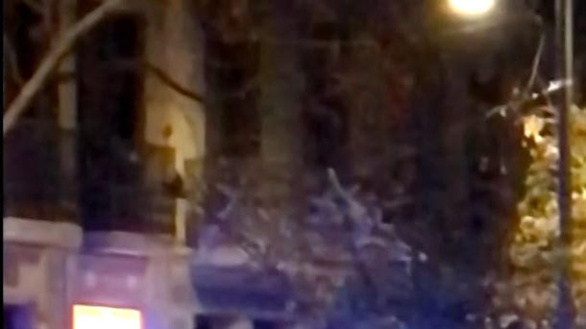 El sintecho herido por un tiro de la Guardia Urbana se encuentra grave pero estable