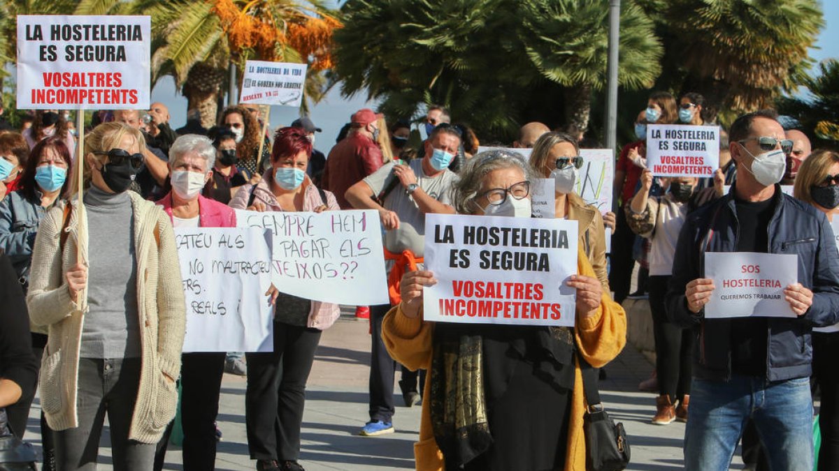 Els bars de Tarragona diuen que «el virus és la classe política que gestiona la pandèmia»