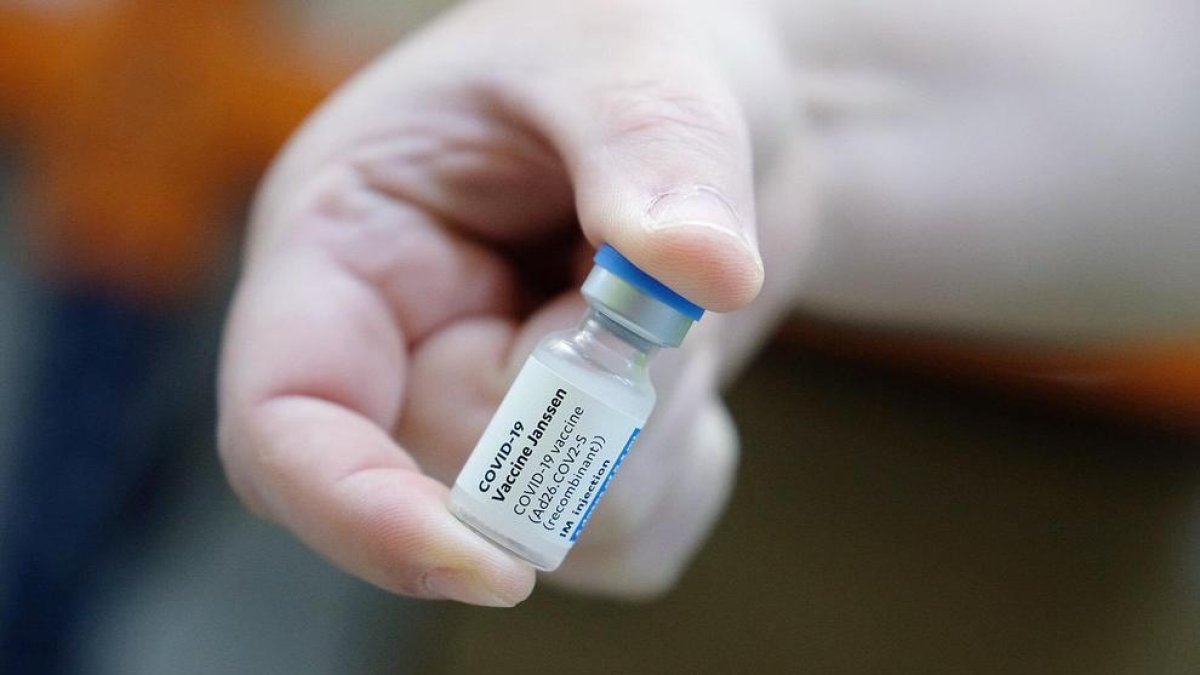 vacuna Janssen, vial, covid-19, coronavirus, pandemia, vacunación