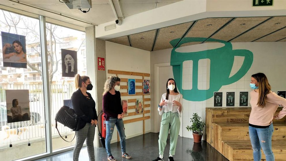 Exposición de la fotógrafa Elena Aguirre al Ateneo Juvenil de Cambrils