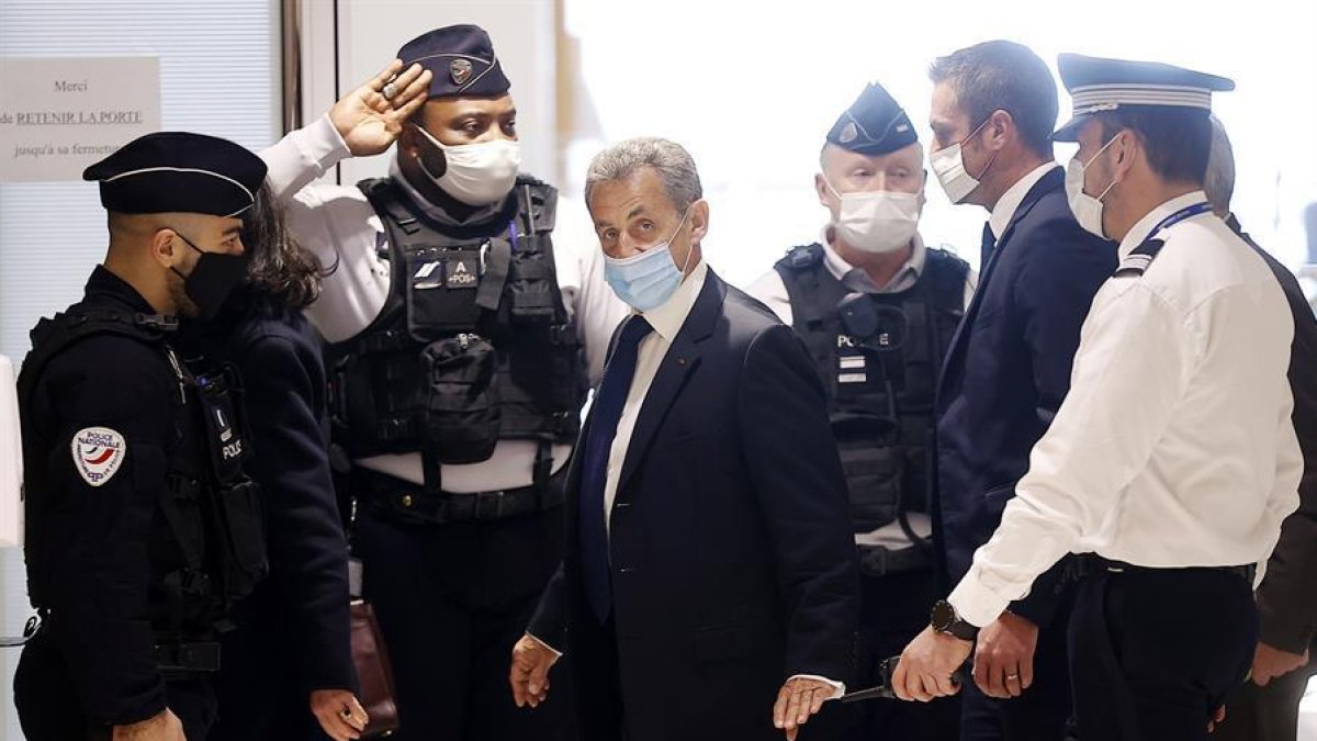Sarkozy es condenado a tres años por corrupción y tráfico de influencias