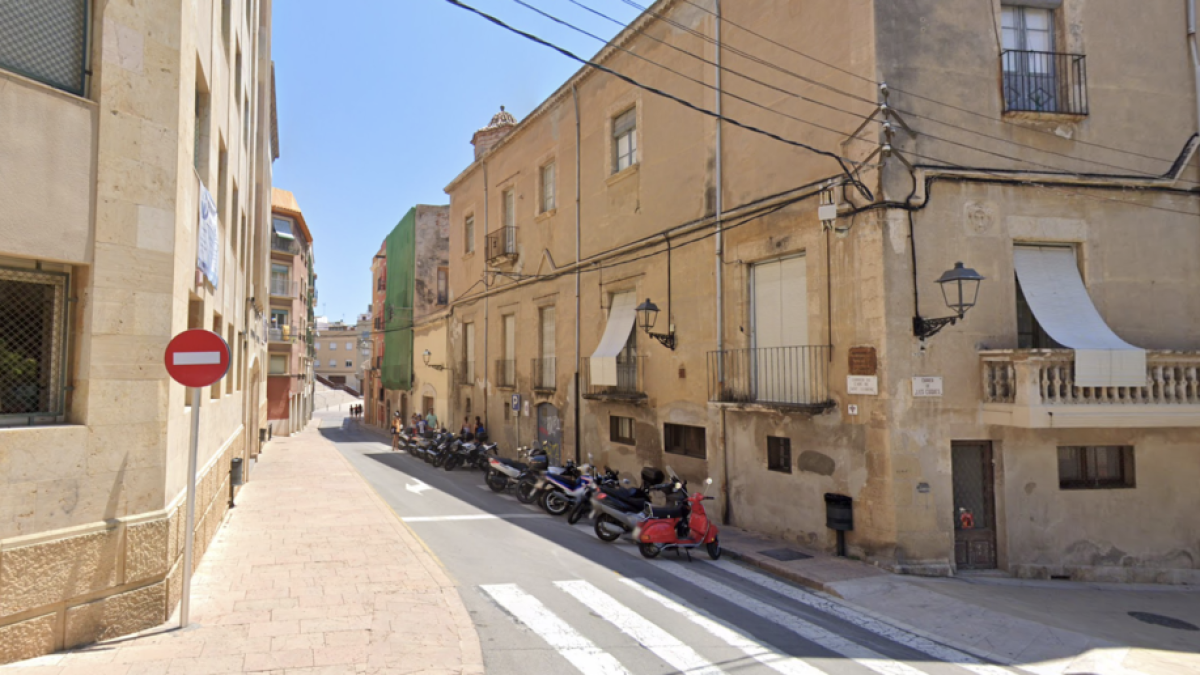 Ensurt a l'entrada de Lestonnac per la conducció temerària d'un camió de recollida de vidre