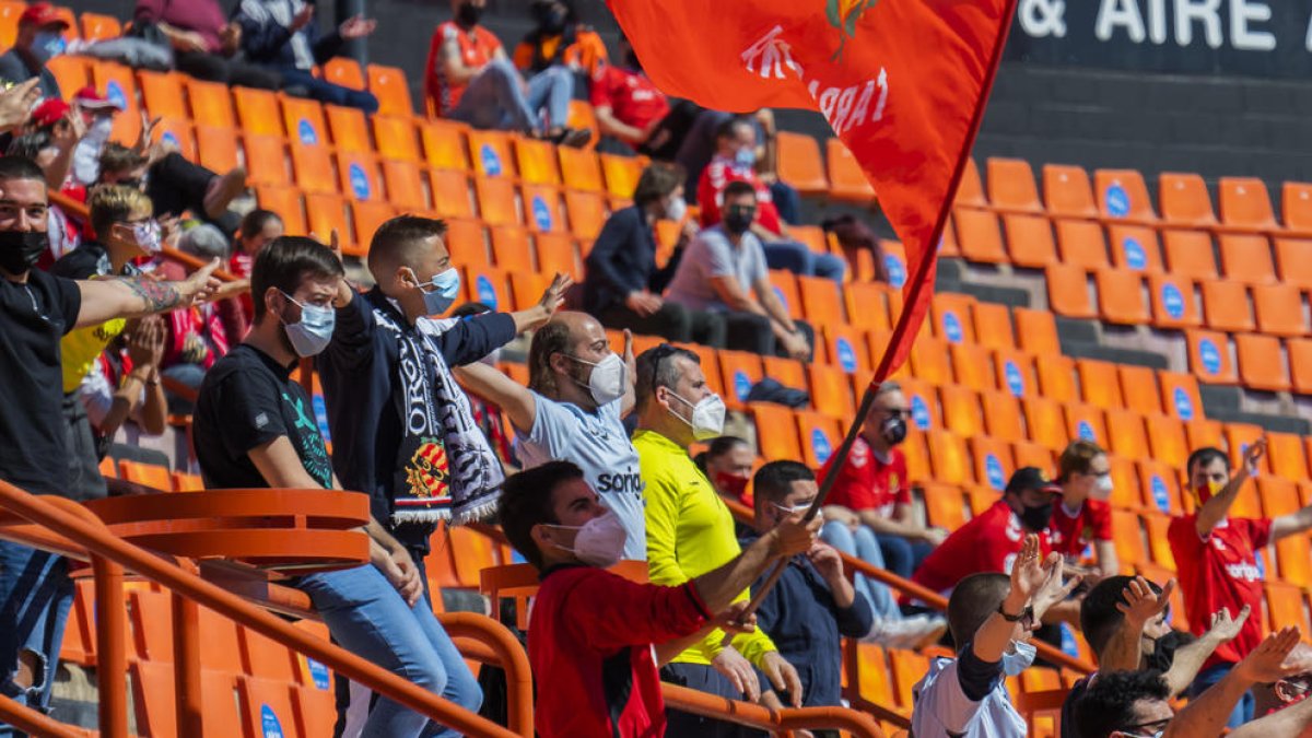 La alegría vuelve al Nou Estadi un año después