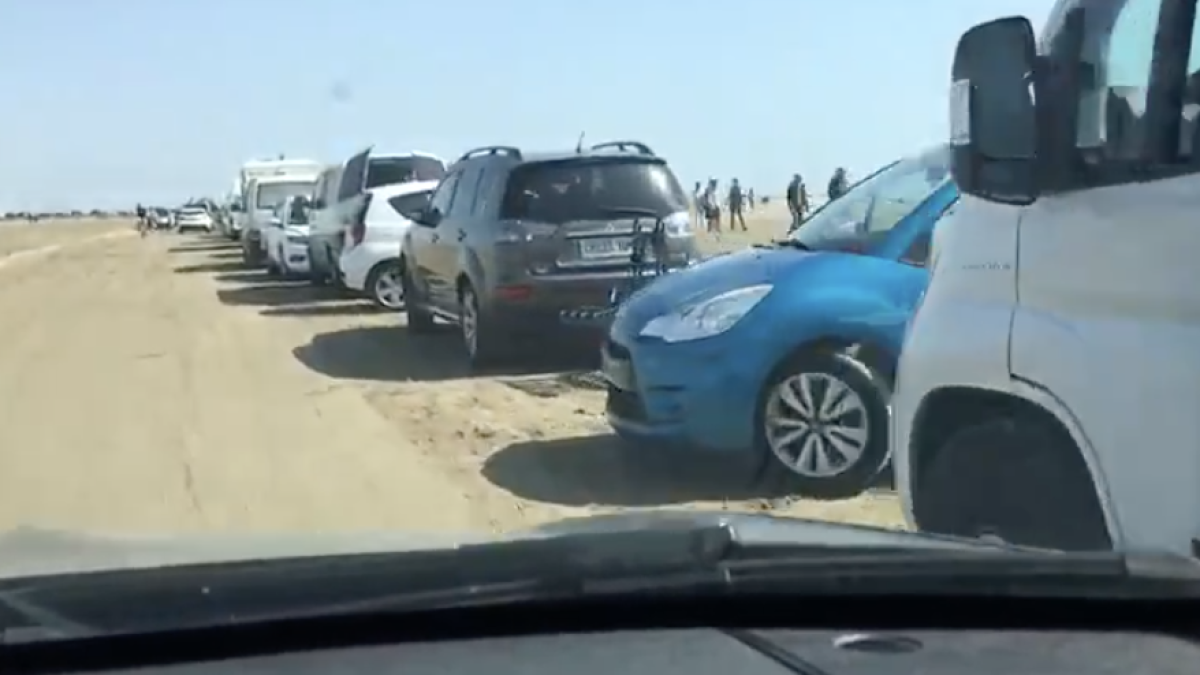 Un vídeo viral mostra la massificació a la zona de la platja del Trabucador del Delta de l'Ebre