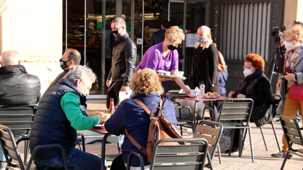 Bares y restaurantes de Tortosa reabren con la ilusión contenida porque temen la post-Navidad