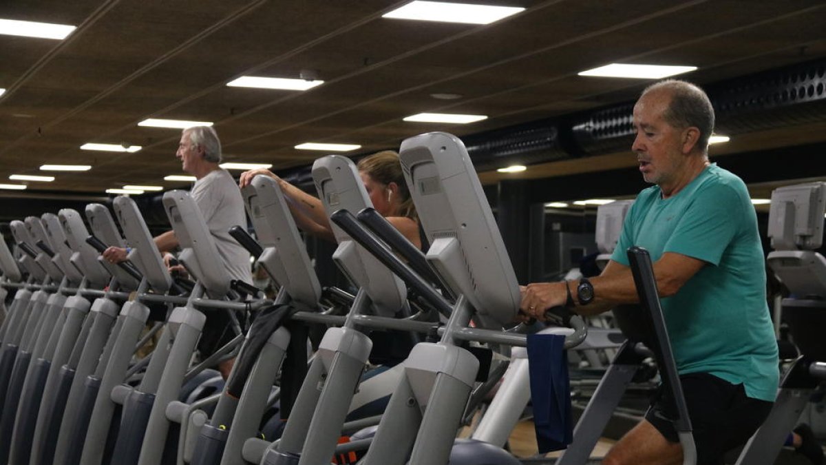 Los gimnasios reabren a medio gas y se reivindican como espacios seguros