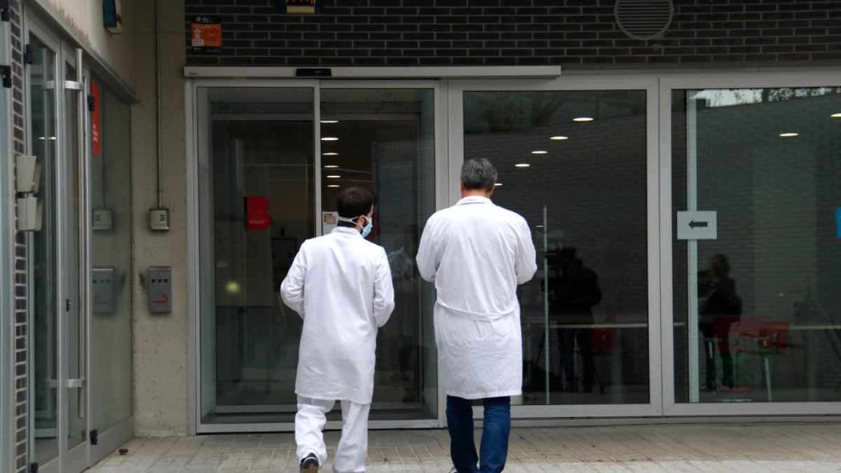 Vergés, sobre la vacunación contra la covid en los CAP: «Pondremos los refuerzos que haga falta»