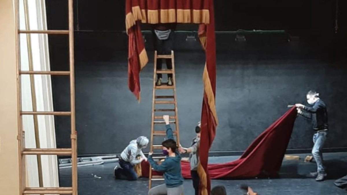 El Bravium Teatre comença a treure el seu material del Centre Catòlic de Reus