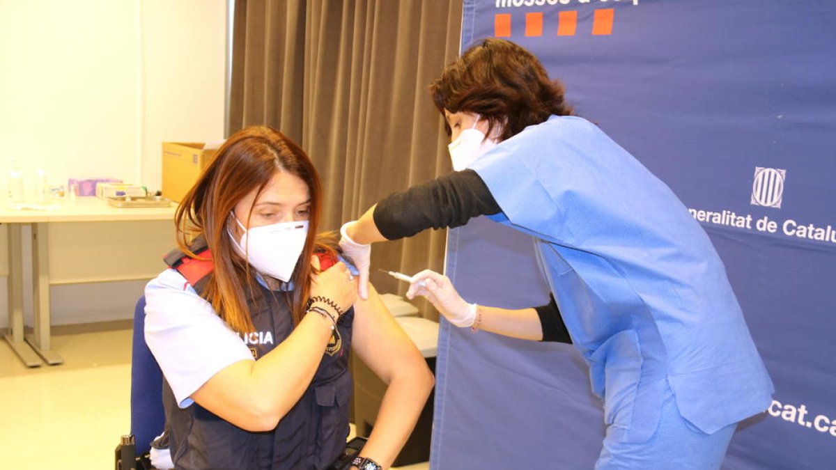 vauncació, vacuna, Mossos d'Esquadra, Tortosa, AstraZeneca, pandèmia, coronavirus, covid-19