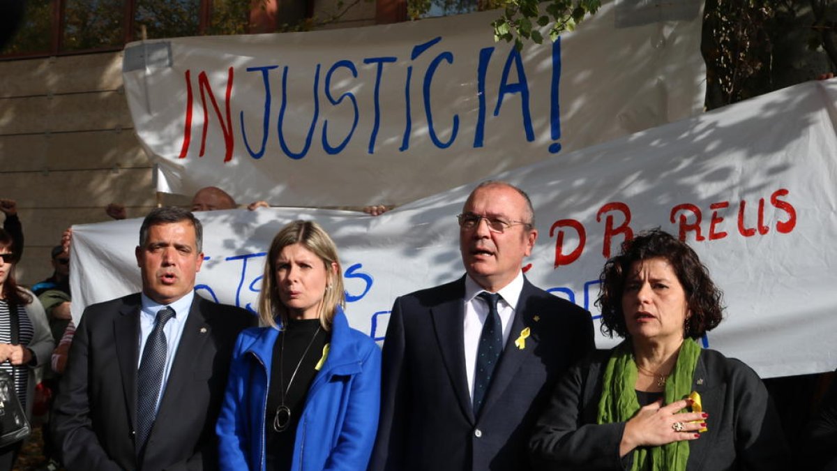La Audiencia de Tarragona archiva la causa por|para un supuesto delito de odio contra el alcalde de Reus y cuatro portavoces