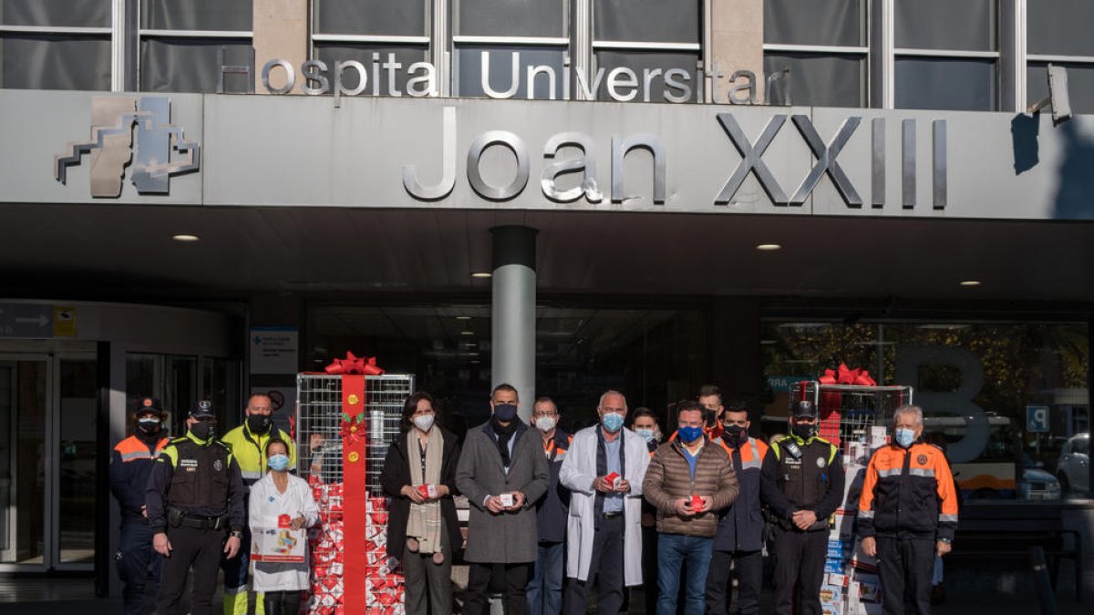La Pobla de Mafumet i Dow porten regals als nens hospitalitzats al Joan XXIII