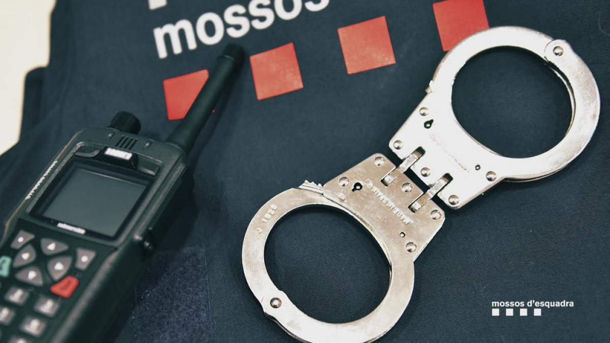 Mossos d'Esquadra, detención, detenido, esposas