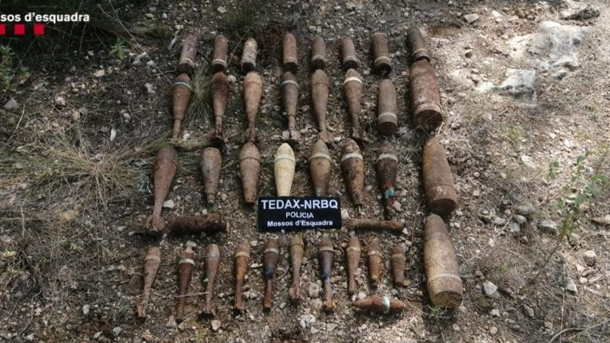 Retiren 32 artefactes explosius de la Guerra Civil en un marge d'una zona de conreu a Xerta, al Baix Ebre