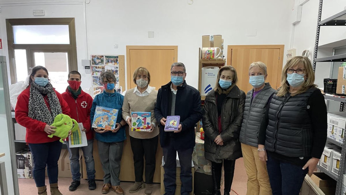 Creu Roja reparteix joguines entre els infants més vulnerables de Roda de Berà