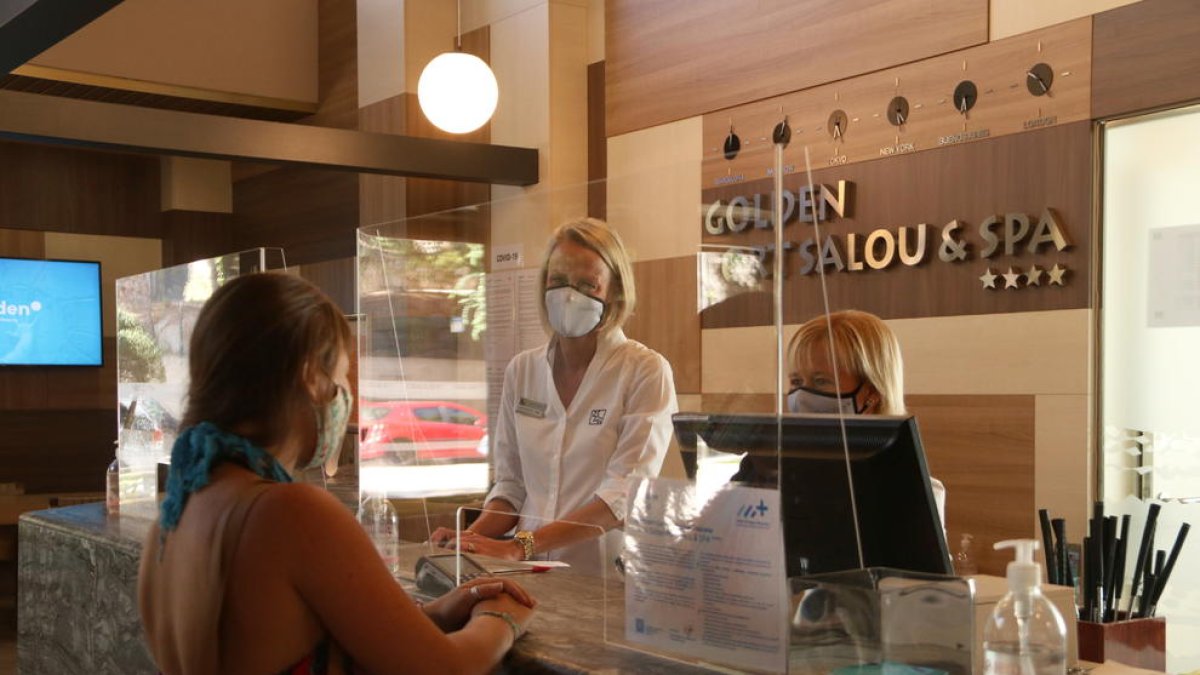 hotel Salou, pernoctaciones, turismo, recepción